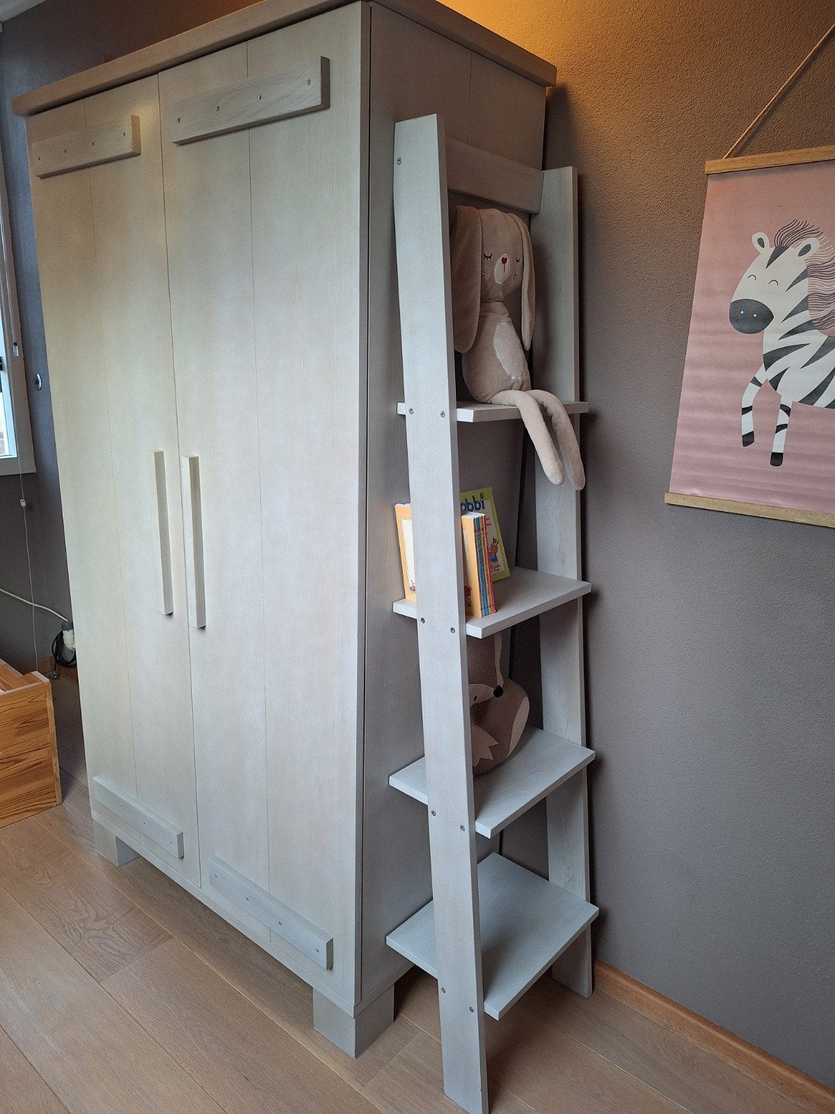 Kledingkast Tim en Boekenrek set - white wash massief hout, Kast, 105 cm of meer, Ophalen of Verzenden, Minder dan 50 cm