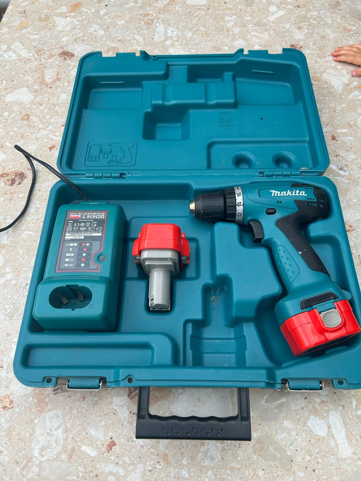 Makita boor- en schroefmachine met 2 accu's, Ophalen, Gebruikt, Boor- en Schroefmachine