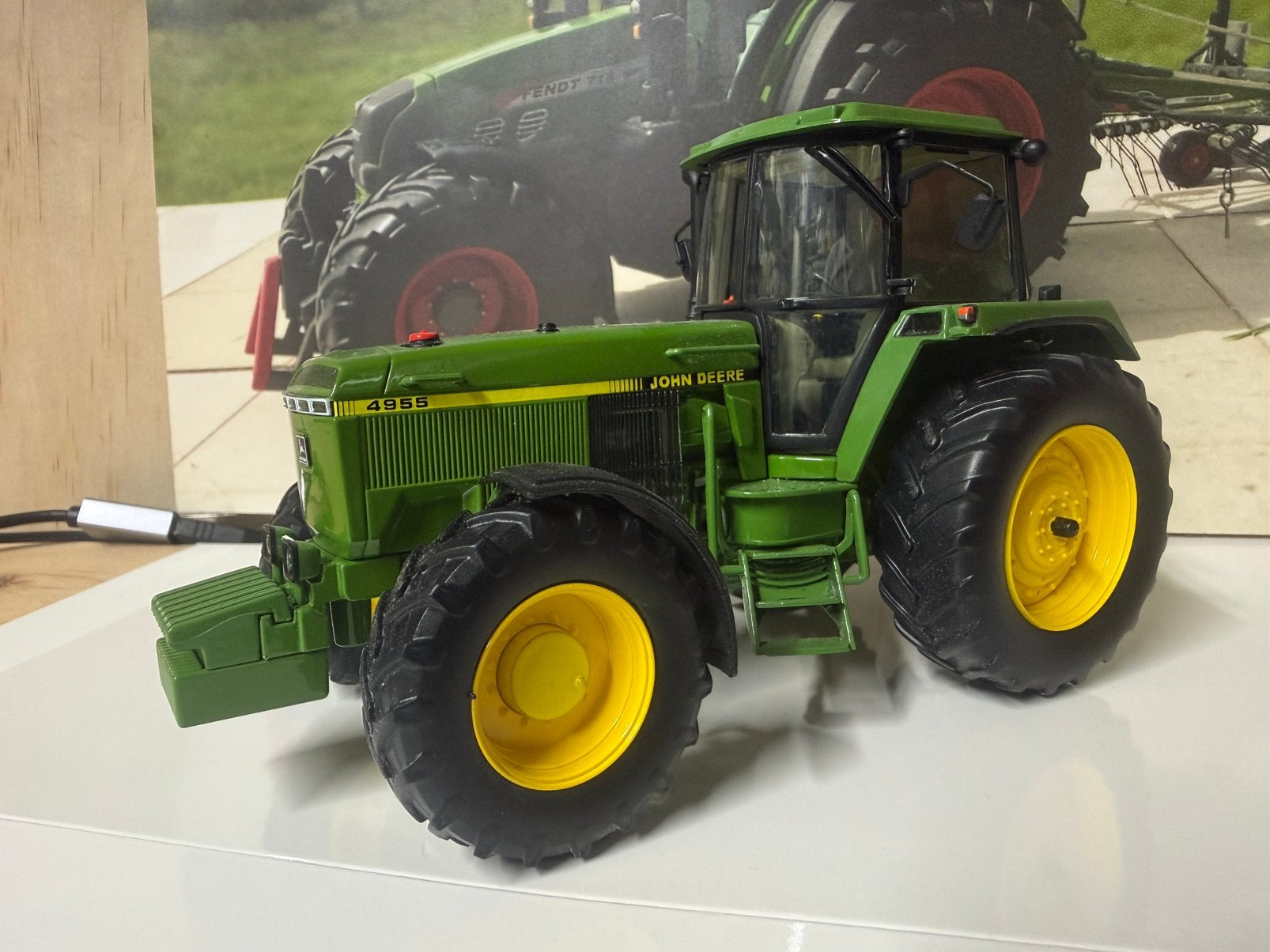 1/32 Schuco - John Deere 4955, Ophalen of Verzenden, Zo goed als nieuw, Tractor of Landbouw, Schuco