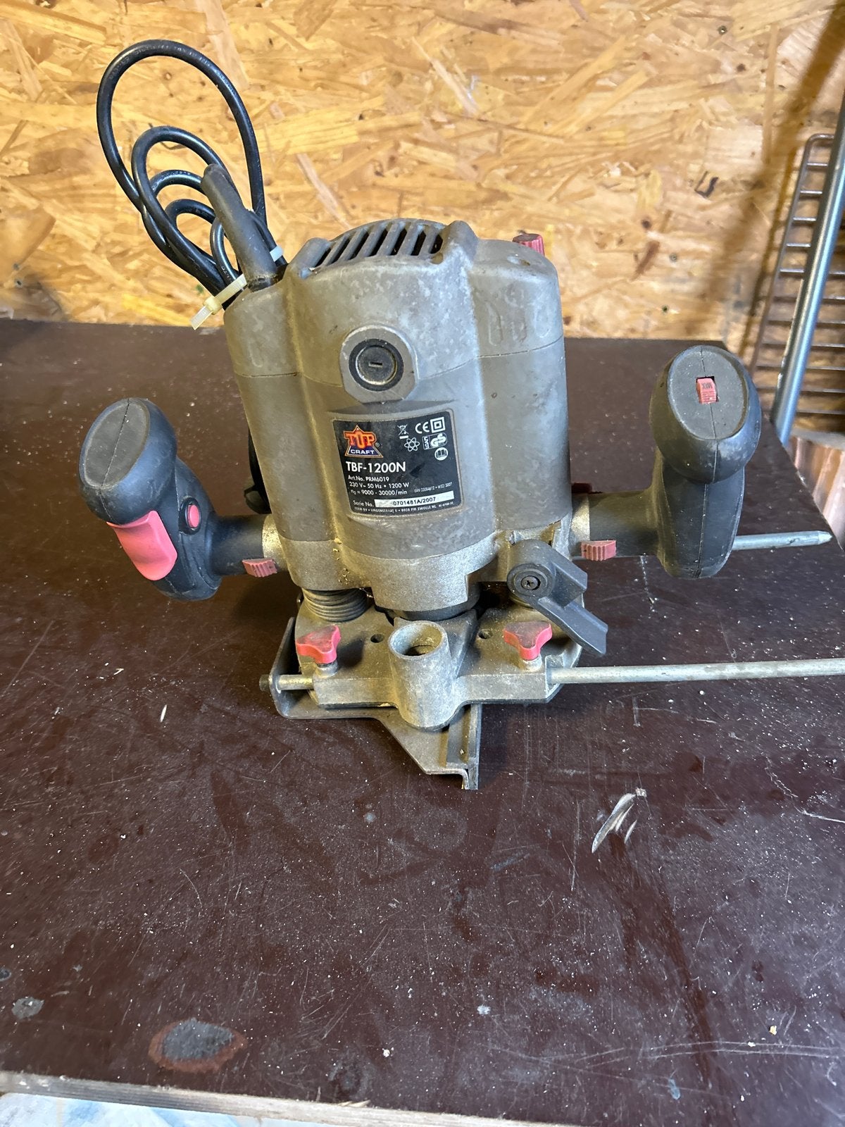 Krachtige bovenfrees 1200W met frezenset, Ophalen of Verzenden, Gebruikt, Elektrisch, Bovenfrees