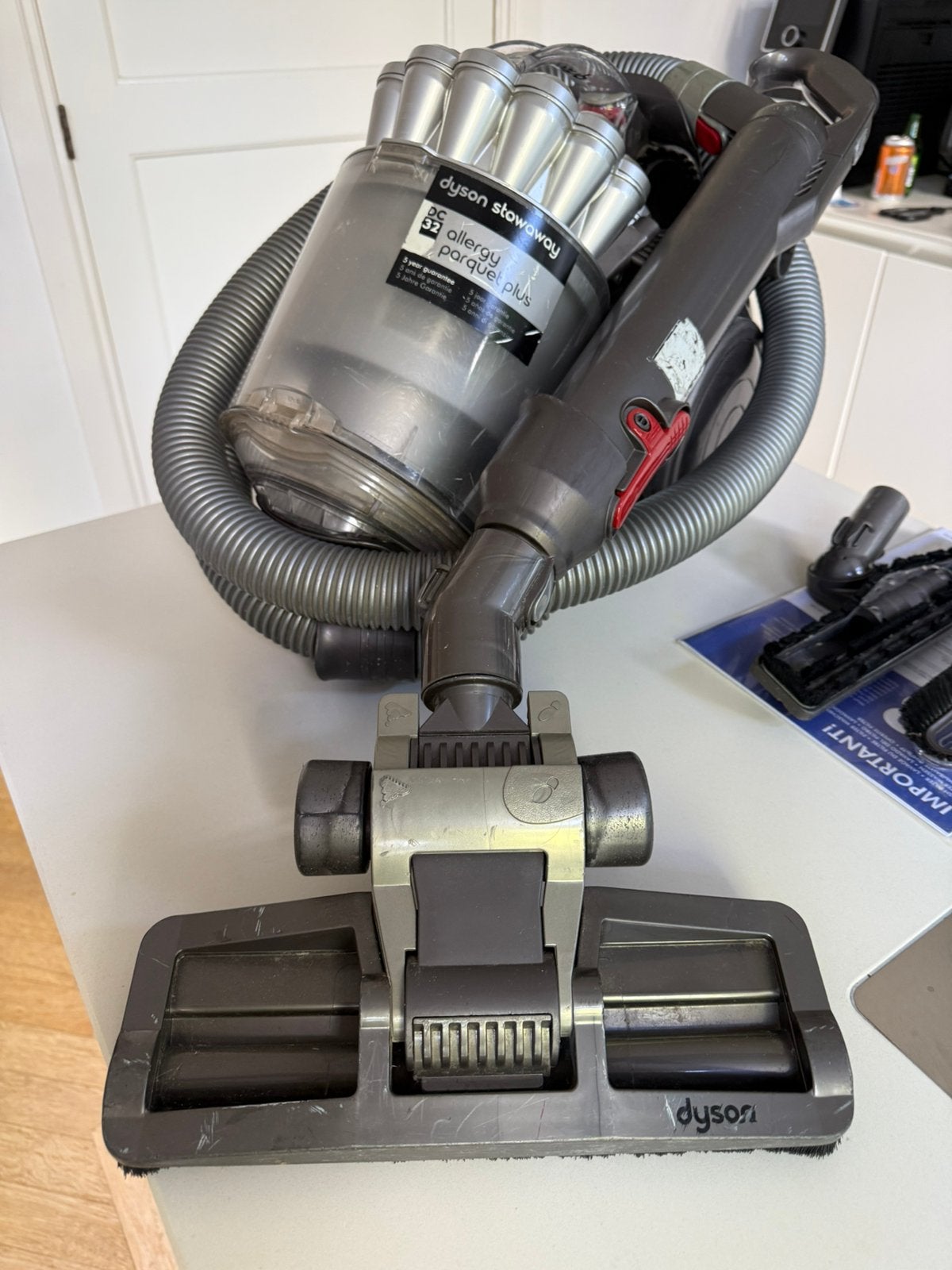 Dyson DC32 Allergy Parquet Plus Stofzuiger, Witgoed en Apparatuur, Stofzuigers, Gebruikt, Sledestofzuiger, Dyson, 1200 tot 1600 watt