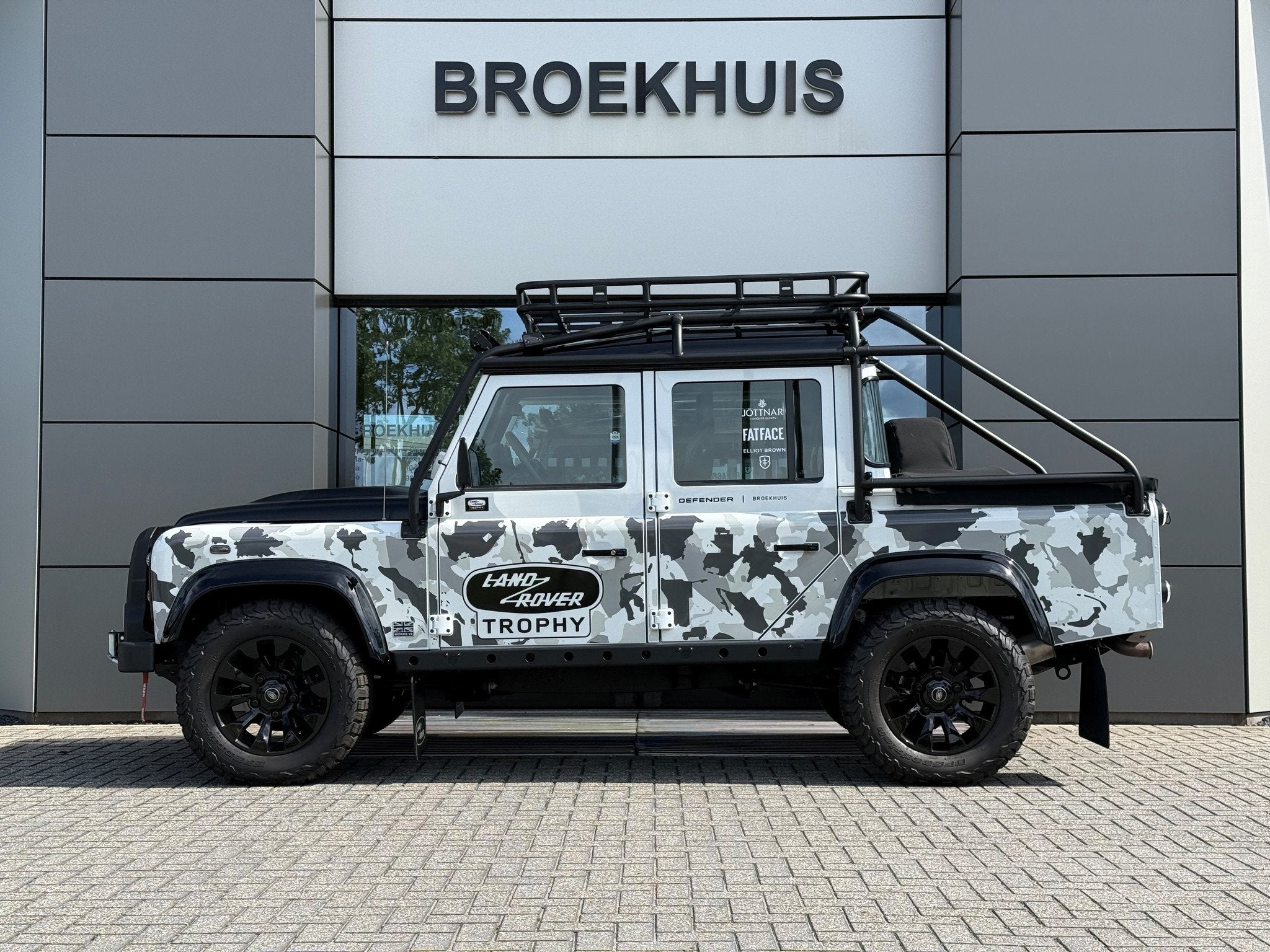 Land Rover Defender 110 TROPHY 2 Works V8 1of4, 12 maanden, Gebruikt, 405 pk, Wit