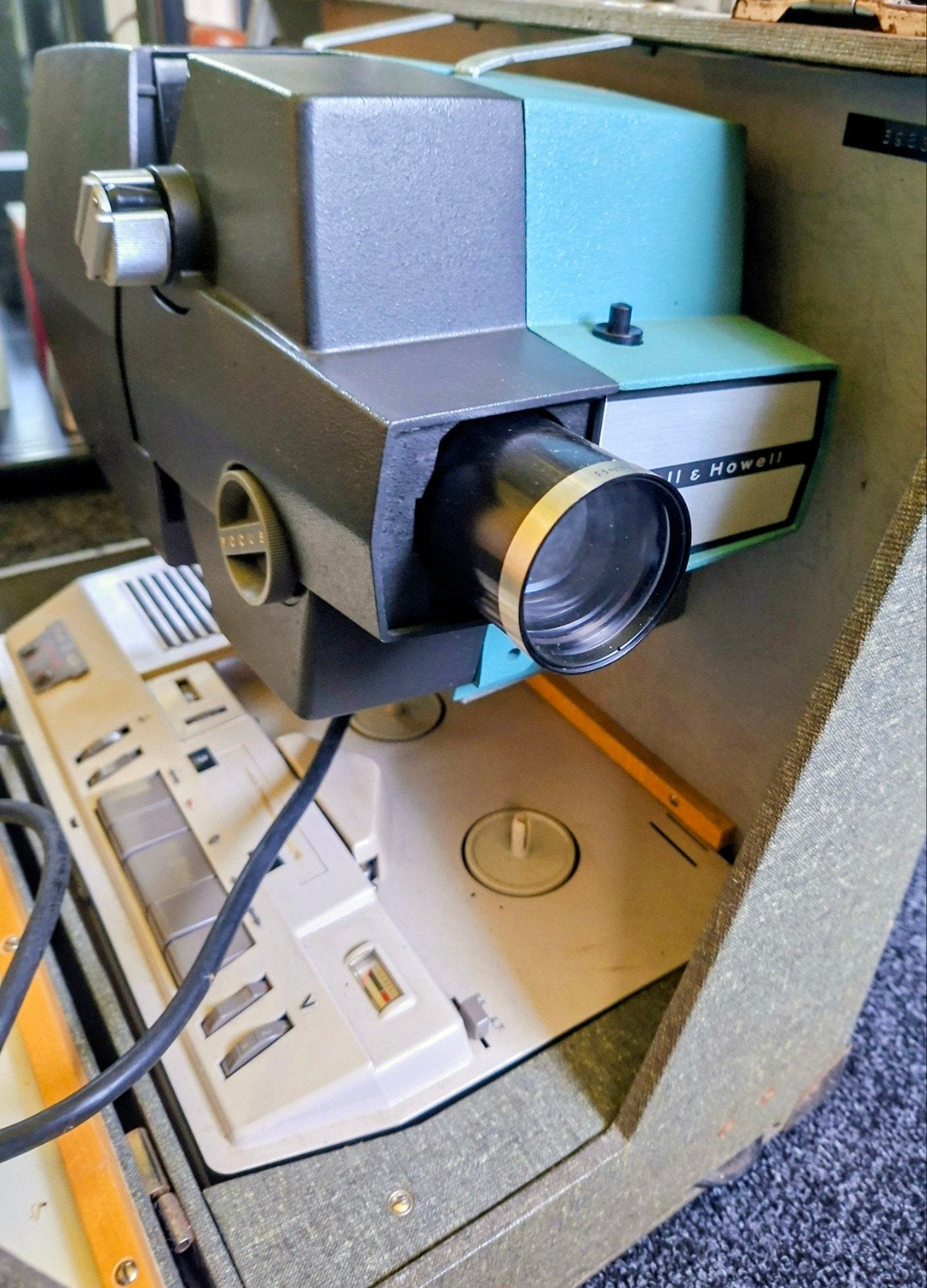 Te koop: Bell & Howell met bandrecorder, Ophalen