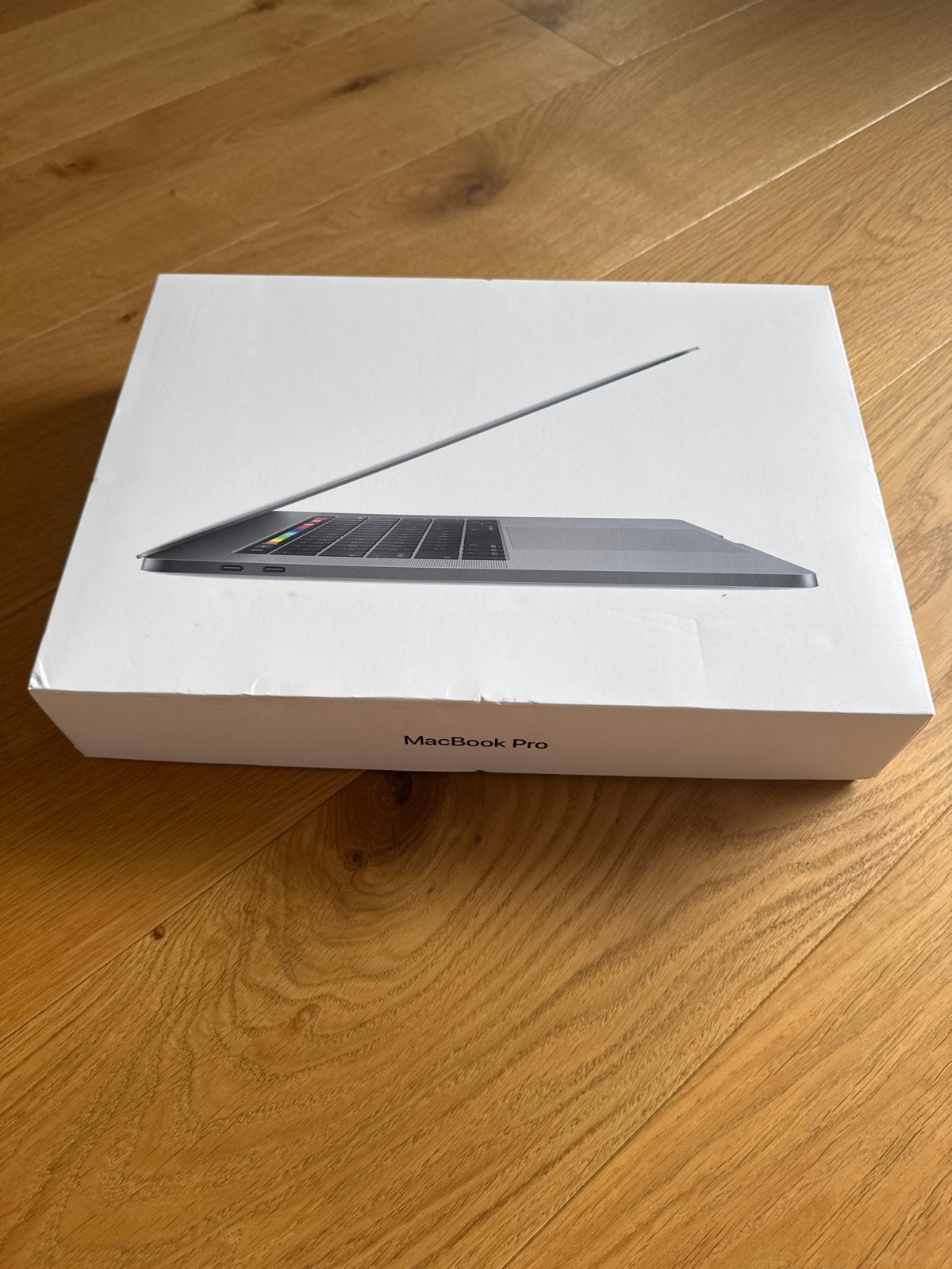 MacBook Pro 15-inch (2019) - gebruikt, in doos, ex. oplader, Gebruikt, 256 GB, 2 tot 3 Ghz, 16 GB