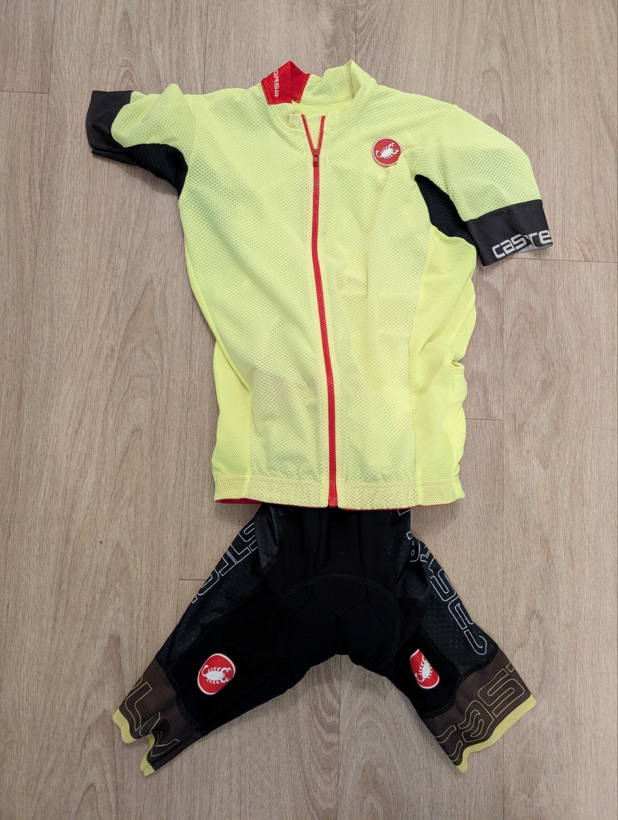 Castelli Rosso Corsa Fietsshirt & Broek Fluor Geel Maat S, S, Gebruikt, Castelli, Dames