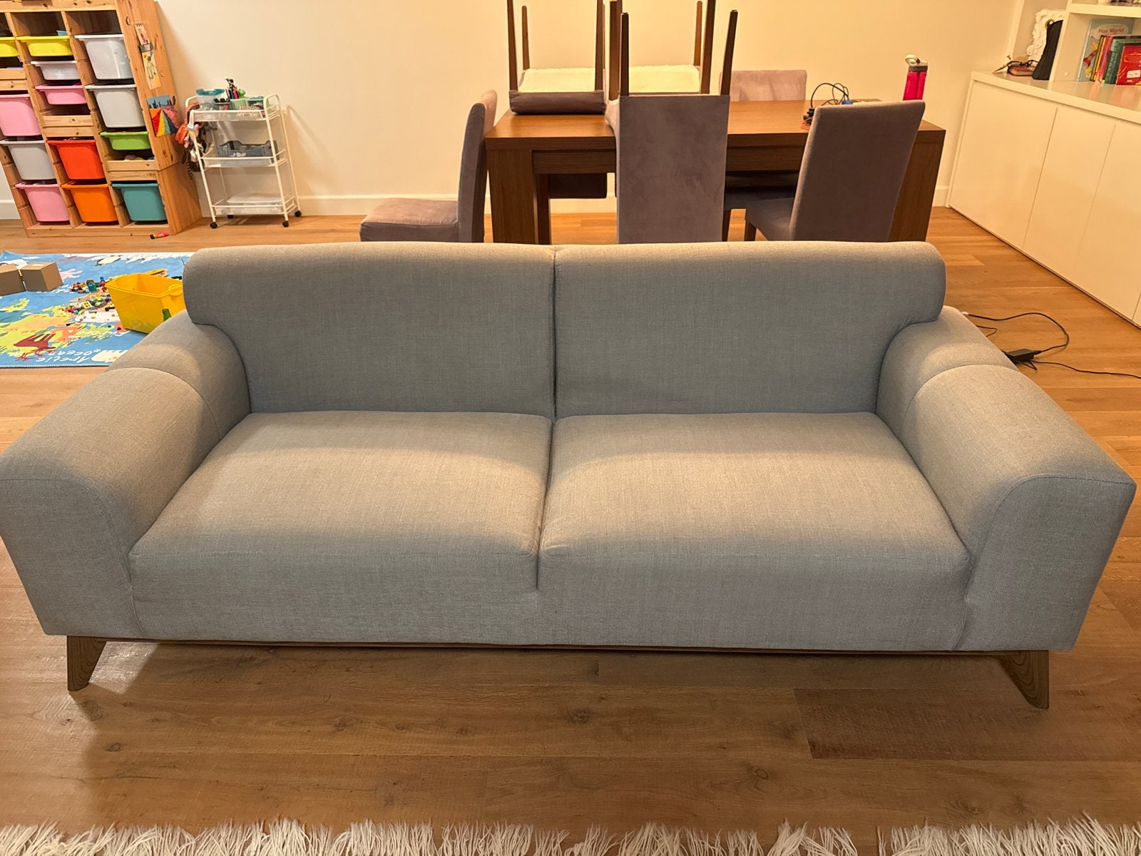 Moderne lichtgrijze tweezitsbank and driezitsbank, als nieuw, Ophalen, Hout, Driepersoons, 75 tot 100 cm