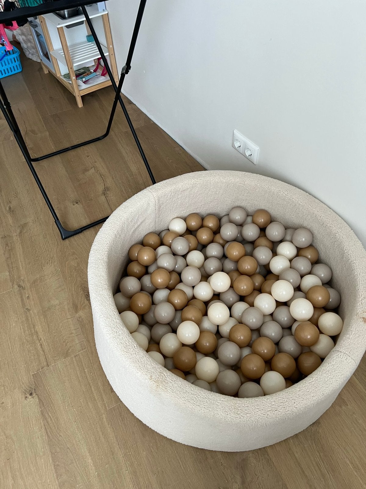 Ballenbak met ballen in neutrale kleuren, Ophalen, Gebruikt, Overige typen