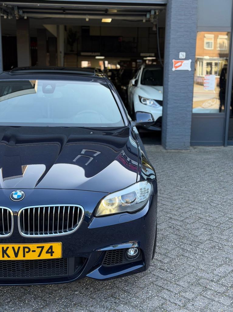 BMW 5-serie 528i MPakket|VirtualDash|Leer|Stoelvw|Nap!, Auto's, Automaat, Euro 5, Gebruikt, 2000 kg