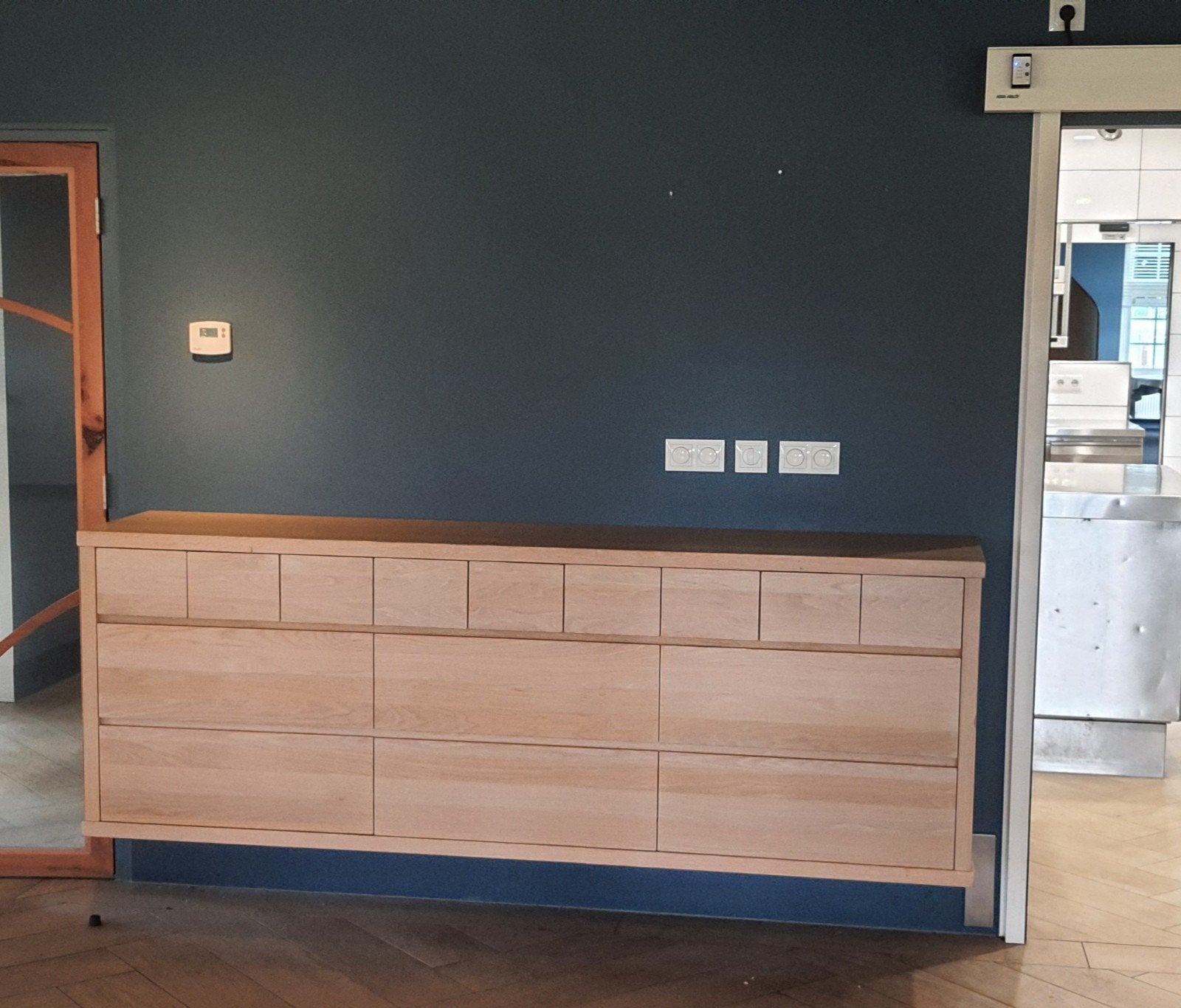 Eikenhouten dressoir met lades - Zwevend design, Modern, Scandinavisch, Eikenhout, Ophalen of Verzenden, Zo goed als nieuw