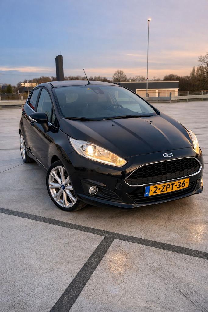 Ford Fiësta | 125PK 5D 2015 Zwart ST LINE, Auto's, Ford, Voorwielaandrijving, 125 pk, 40 €/maand, Origineel Nederlands