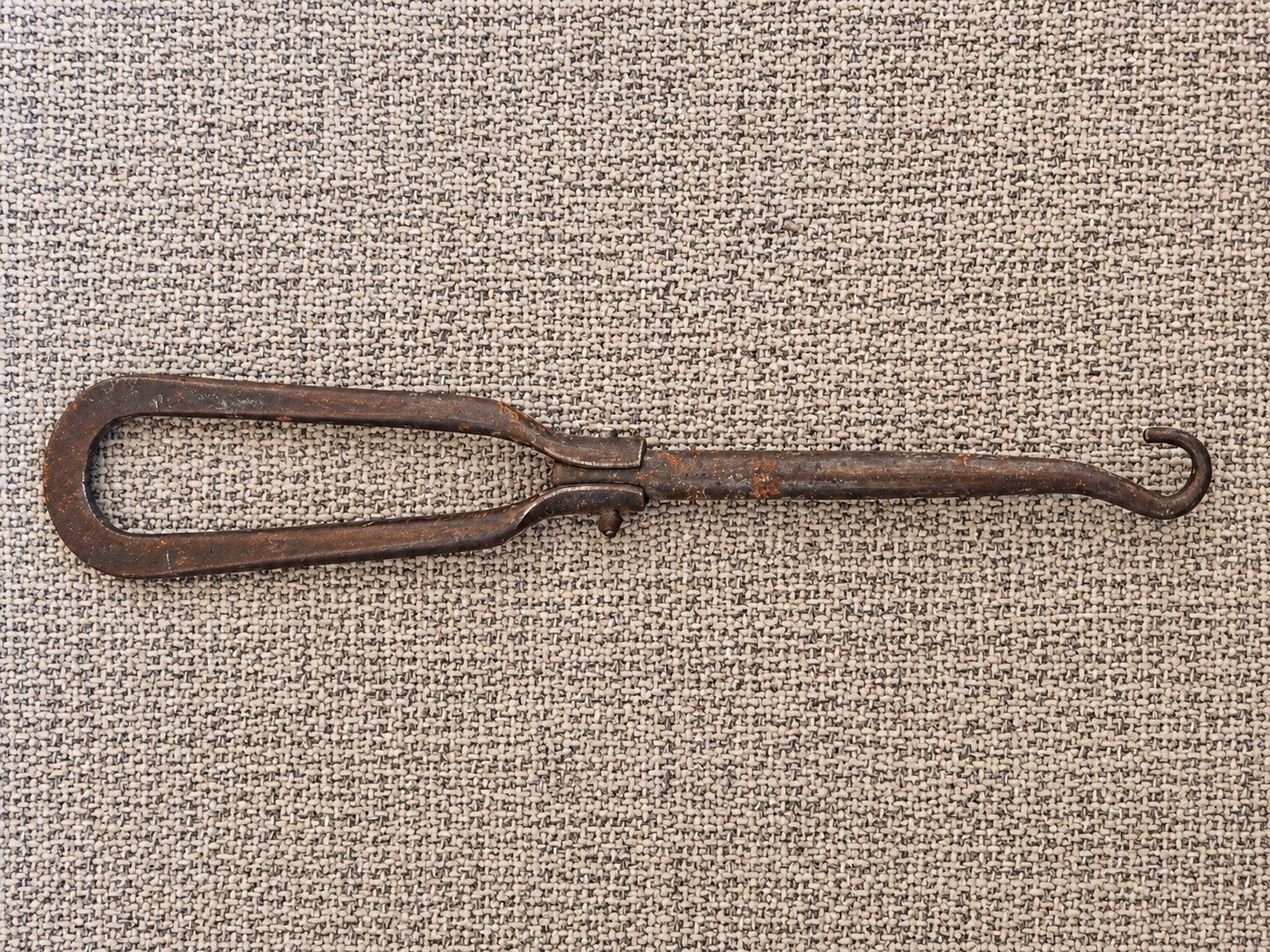 Antieke smeedijzeren tang met haak – Vintage handgereedschap, Ophalen of Verzenden