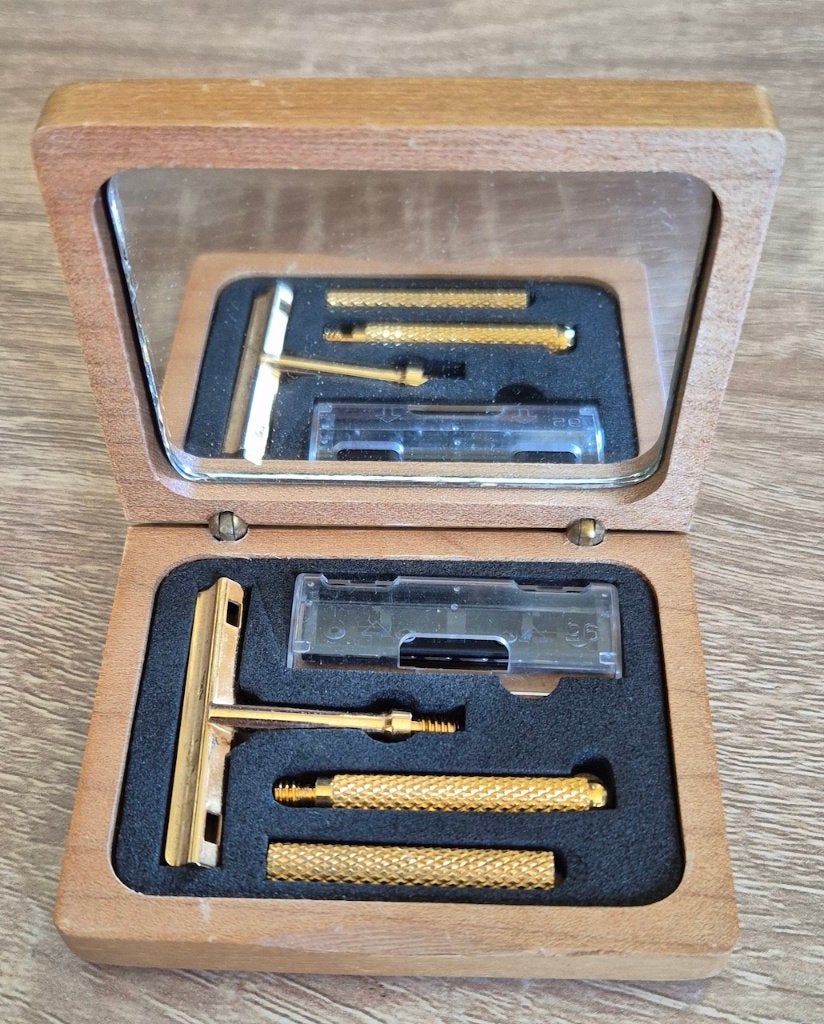 Vintage scheer set in een houten kistje met spiegel., Ophalen of Verzenden