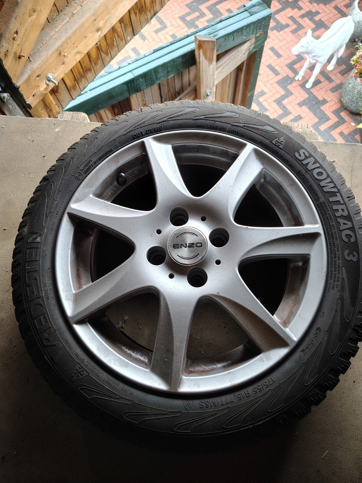 Vredestein winterbanden op Enzo velgen voor Mitsubishi, Auto-onderdelen, Ophalen, Gebruikt, 15 inch, Banden en Velgen