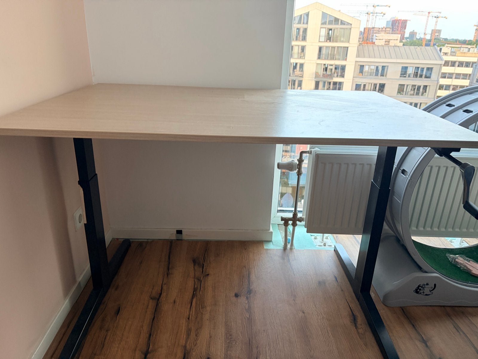 Bureau met handslinger120x80 - Licht hout en zwart, Huis en Inrichting, Bureaus, Ophalen, Zit-sta bureau, Gebruikt, Hout