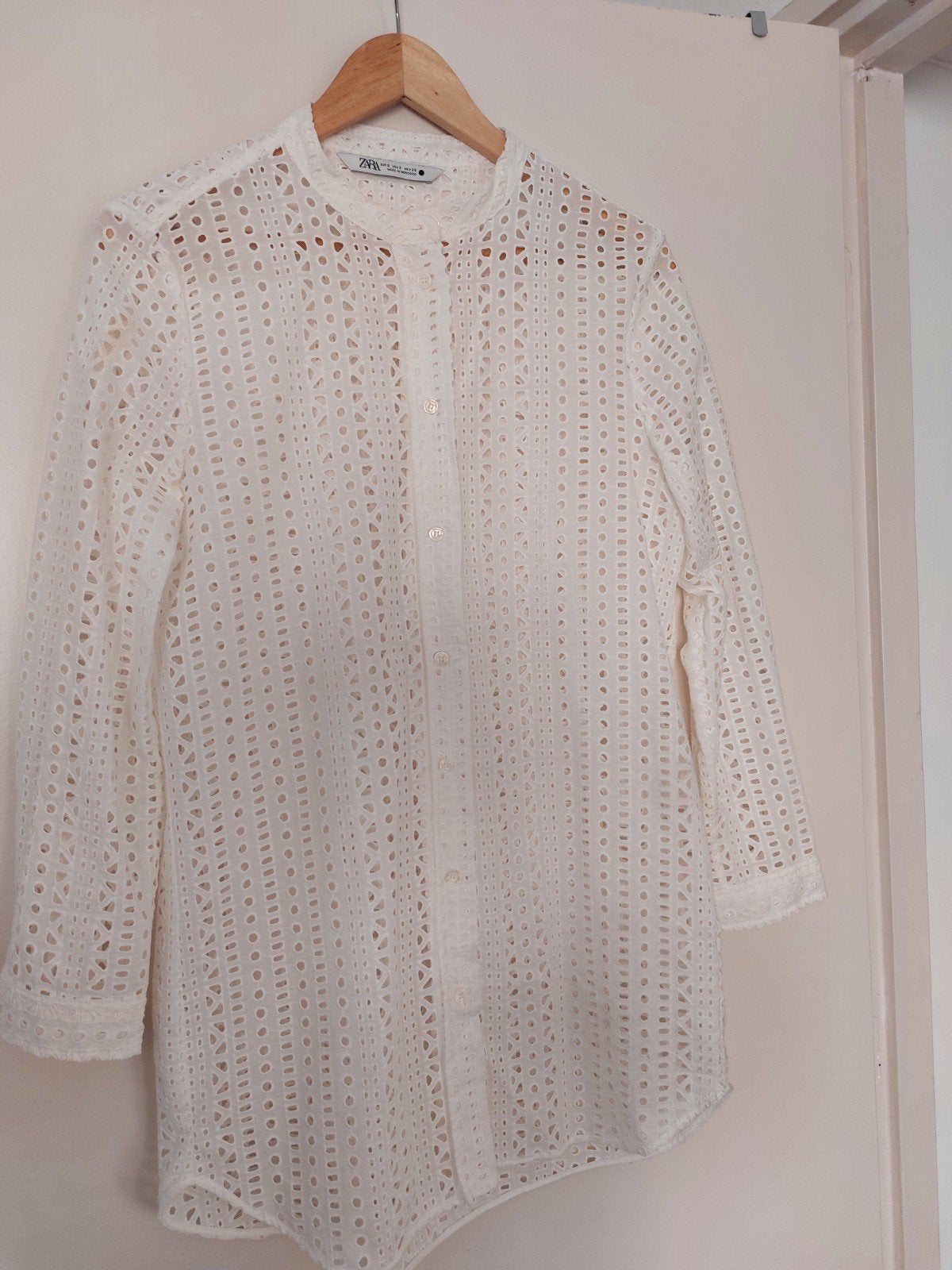 Zara witte blouse met borduursels - Maat S, Ophalen, Zo goed als nieuw, Lange mouw, Maat 36 (S)