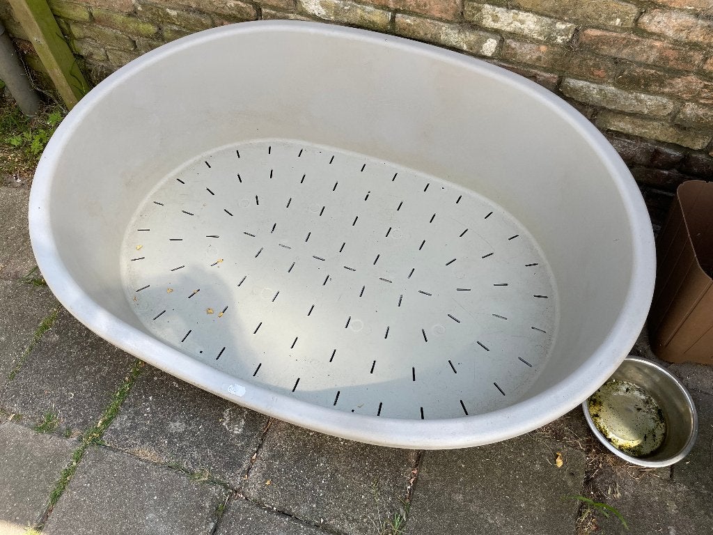 Grote kunststof hondenmand, Ophalen, Gebruikt, Overige