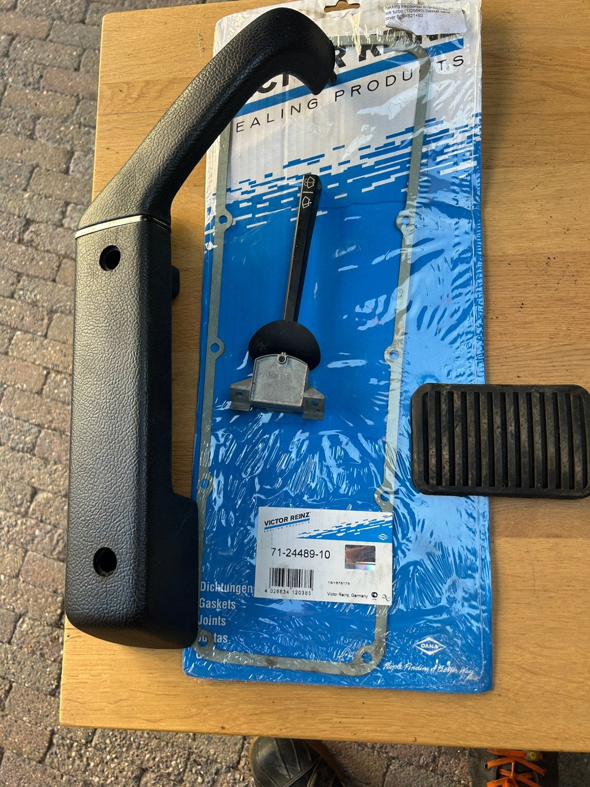 Volvo 240 armsteun, RW handle, rempedaalrubber etc, Ophalen of Verzenden, Volvo