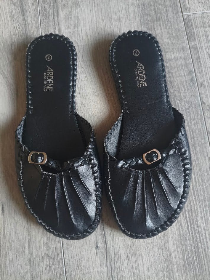 Ardene dames comfort foam instap slippers zwart, Ardene, Ophalen of Verzenden, Zo goed als nieuw, Instappers