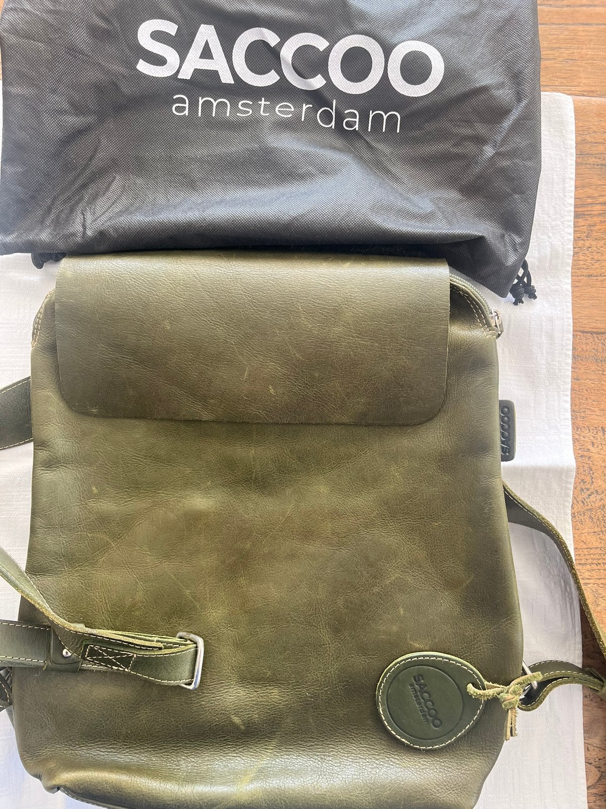 Saccoo Amsterdam Rugzak olijfkleur Leer 38x 30cm, Ophalen of Verzenden, Zo goed als nieuw, Overige merken, 30 tot 45 cm