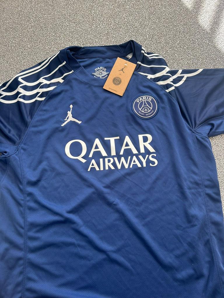 Voetbalshirts -Man.utd, PSG,Brazilië-AC-Milan, Ophalen, Zo goed als nieuw, Shirt