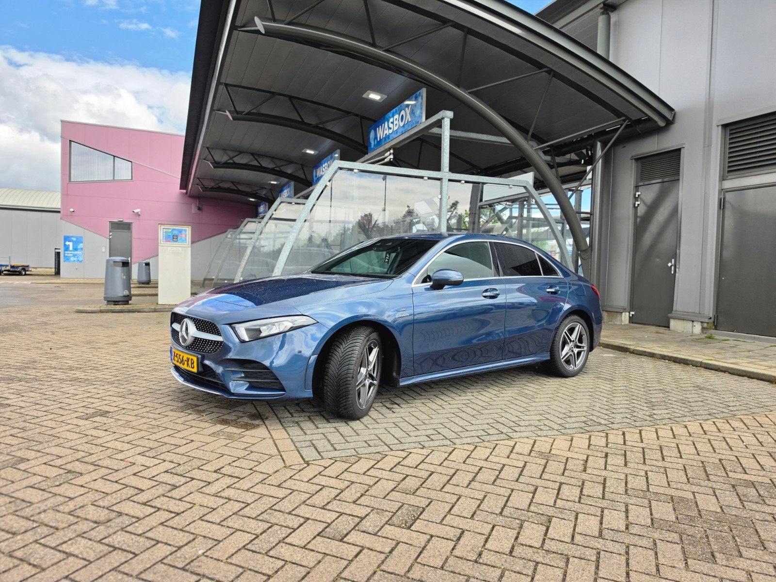Mercedes-Benz A-Klasse A 250 e 218pk 8G-DCT 2021 Blauw, Auto's, Mercedes-Benz, Zwart, Plug-in hybride, 1600 kg, Geïmporteerd