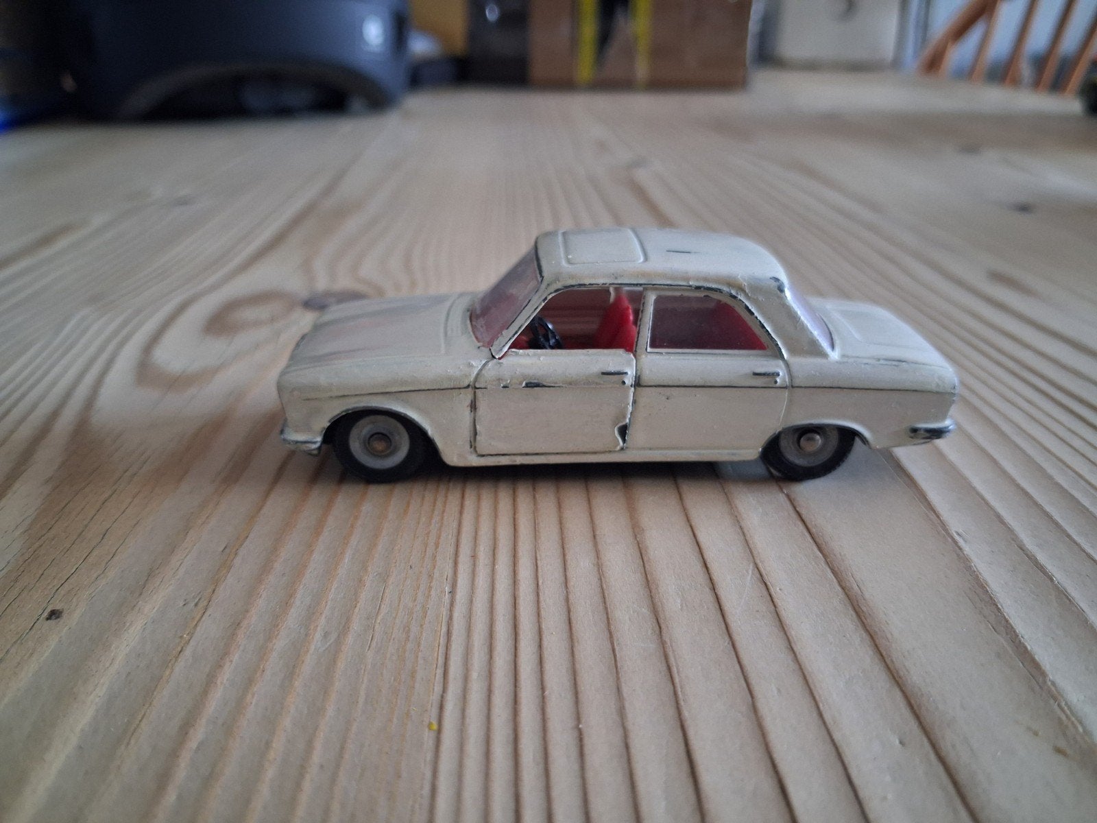 Dinky Toys Peugeot 304, Hobby en Vrije tijd, Modelauto's | 1:43, Ophalen of Verzenden, Gebruikt, Auto, Dinky Toys