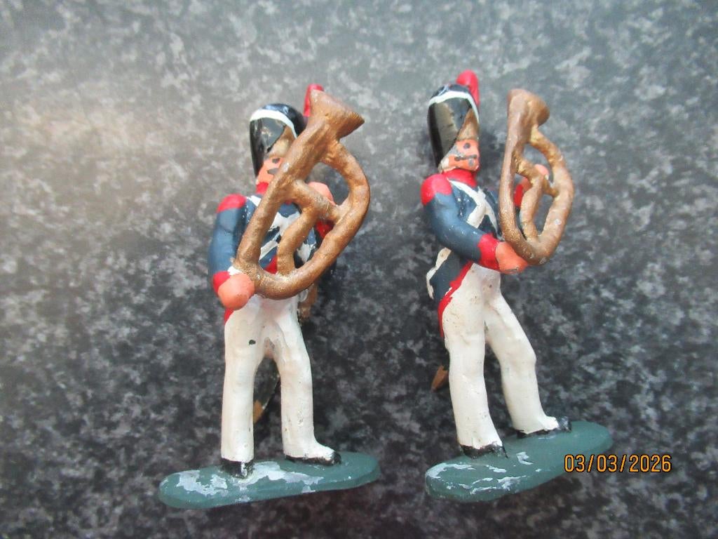 2 TINNEN SOLDAATJES MET INSTRUMENT-TROMBONE, Antiek en Kunst, Antiek | Speelgoed, Ophalen of Verzenden