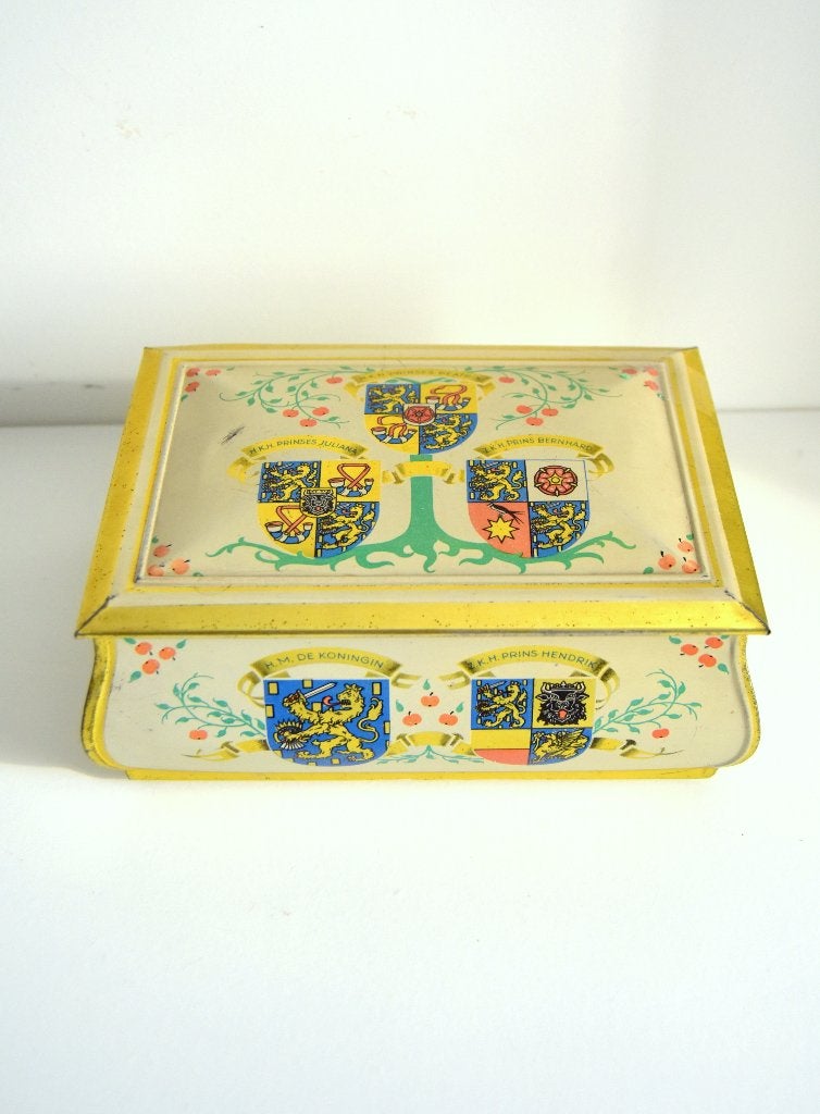 Koekblik gemaakt voor de geboorte van prinses Beatrix 1938, Ophalen of Verzenden, Gebruikt, Koek(jes)