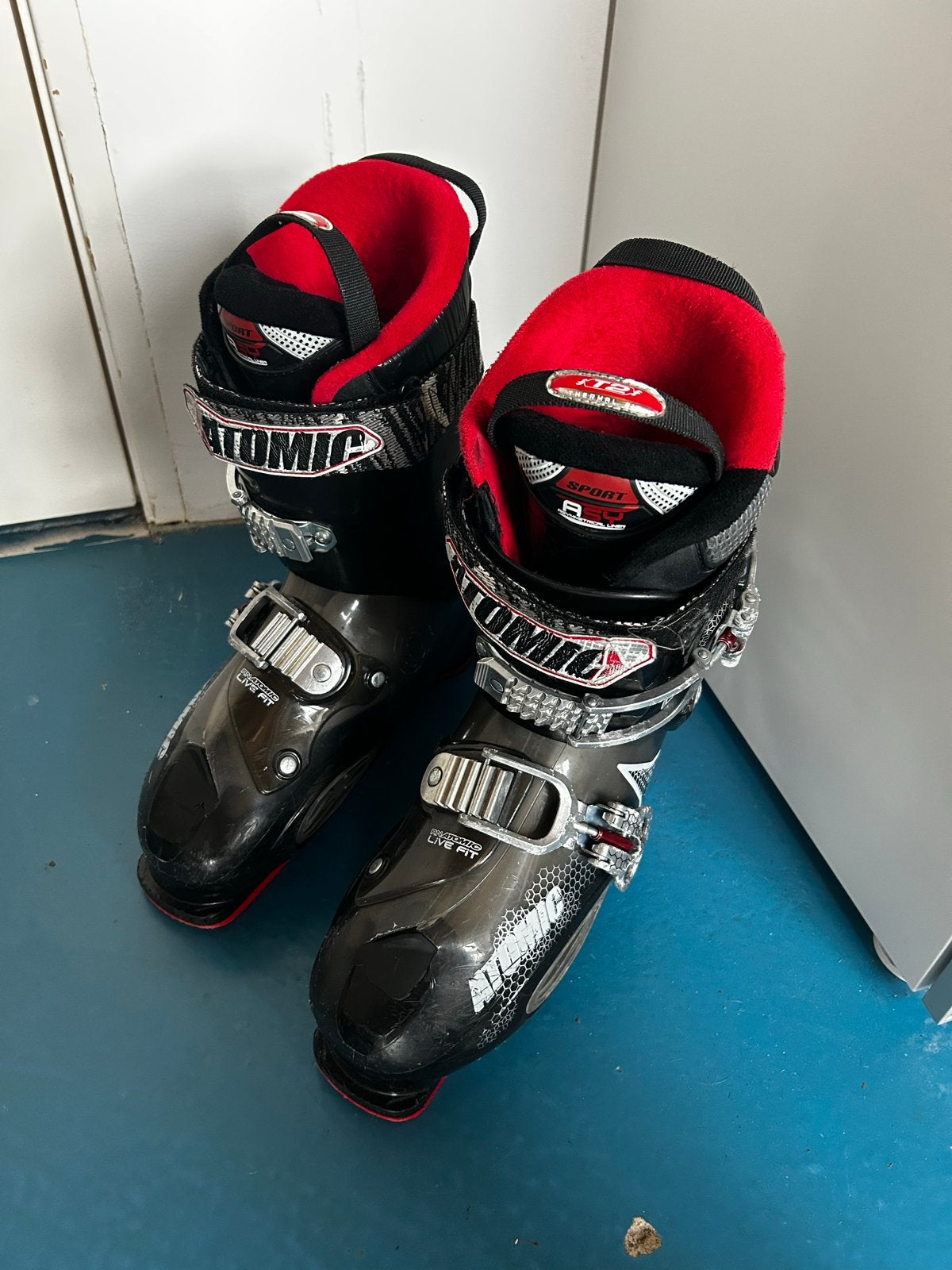 Atomic LiveFit skischoenen - Maat 29/29.5 (EU 45/45.5), Sport en Fitness, Skiën en Langlaufen, Gebruikt, Schoenen, Ophalen of Verzenden