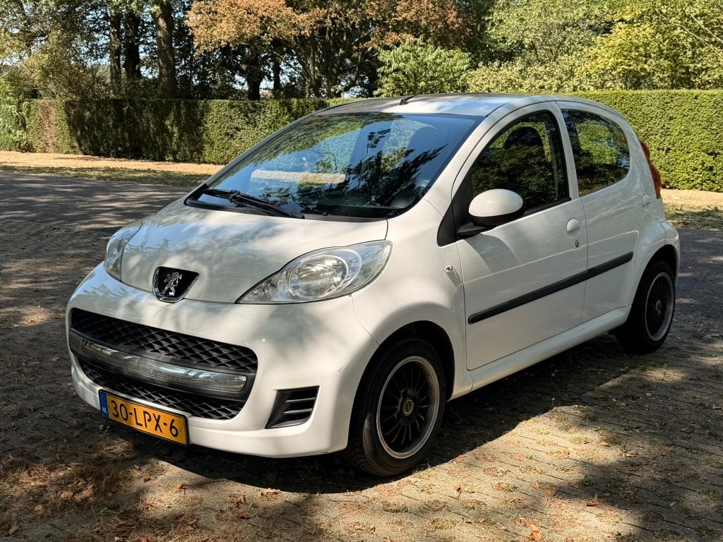 Peugeot 107 1.0 12V 5DR 2010 Wit, Voorwielaandrijving, Stof, Zwart, 4 stoelen