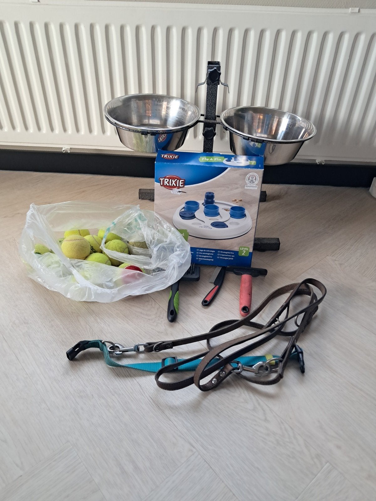 Div. hondenspul: leren riem, tennisballen, spel, Ophalen of Verzenden, Verstelbaar, Gebruikt