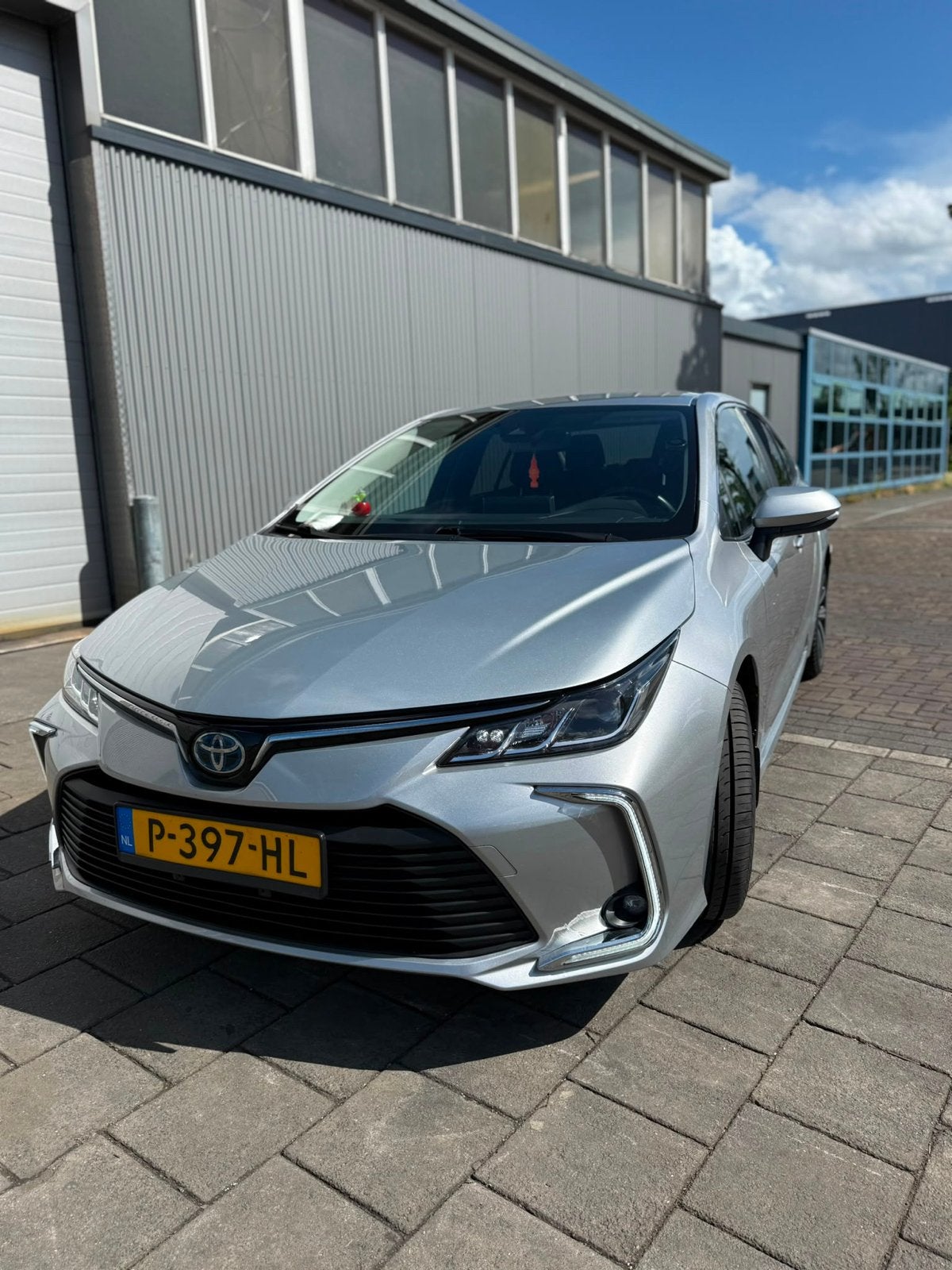 Toyota Corolla 1.8 Hybrid 122pk CVT 2022 Grijs, Auto's, 450 kg, Corolla, Hybride Elektrisch/Benzine, Sedan