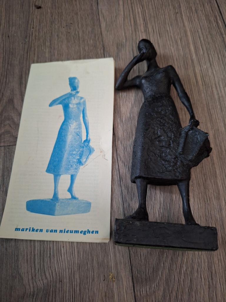 Bronzen beeld 'Mariken van Nieumeghen' door Vera van Hasselt, Ophalen of Verzenden, Beeld, 20 - 50 cm, Gemerkt