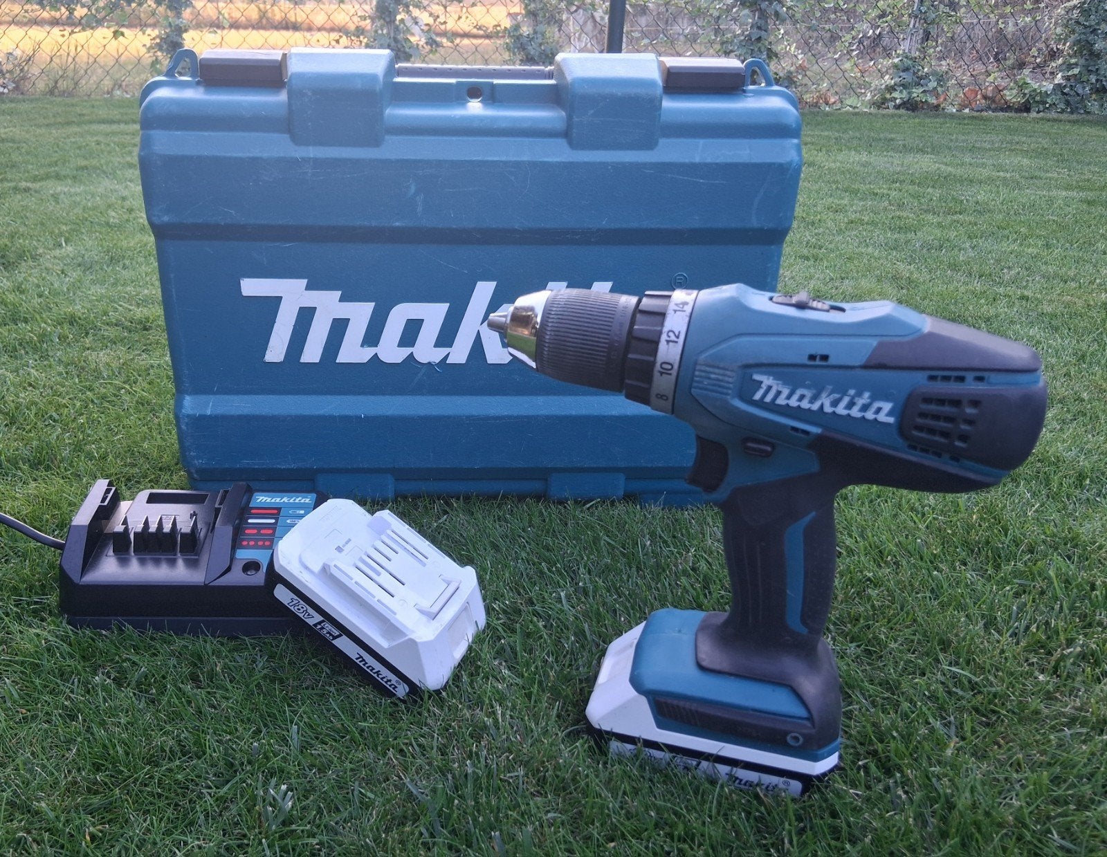 Makita DF457D 18V schroef-/boormachine – 2 accu’s + lader, Ophalen of Verzenden, Zo goed als nieuw, Boormachine