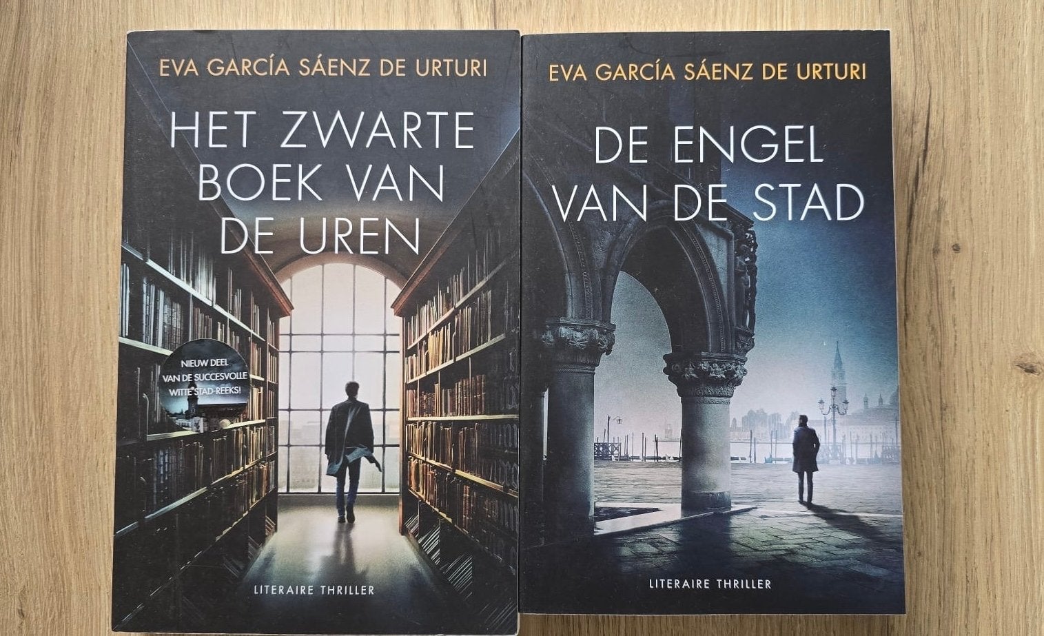 Eva García Sáenz de Urturi - Het Zwarte Boek & De Engel, Boeken, Ophalen of Verzenden, Zo goed als nieuw, Europa overig