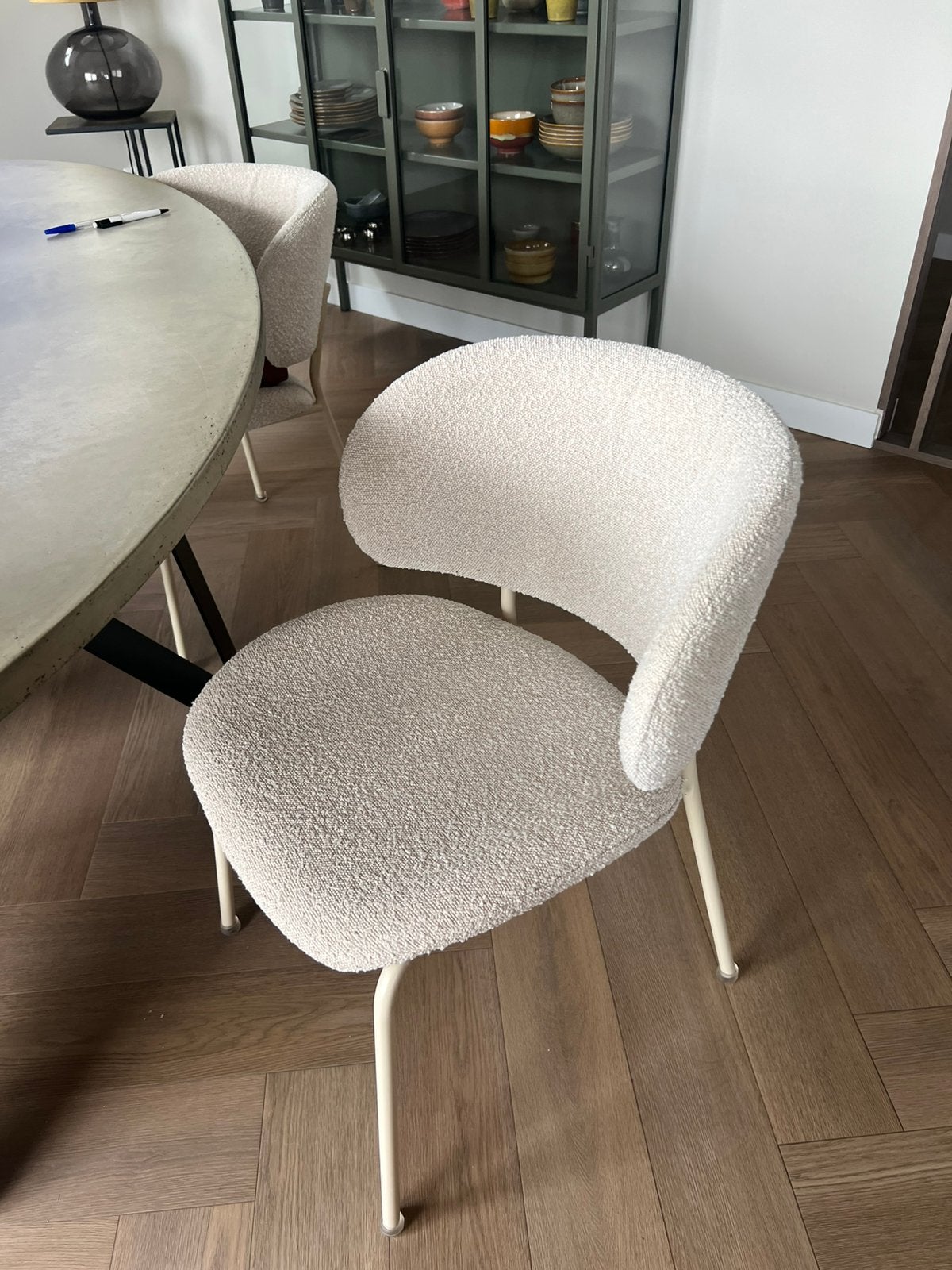 Eetkamerstoelen 4x beige bouclé, Overige kleuren, Verzenden, Modern strak, Zo goed als nieuw