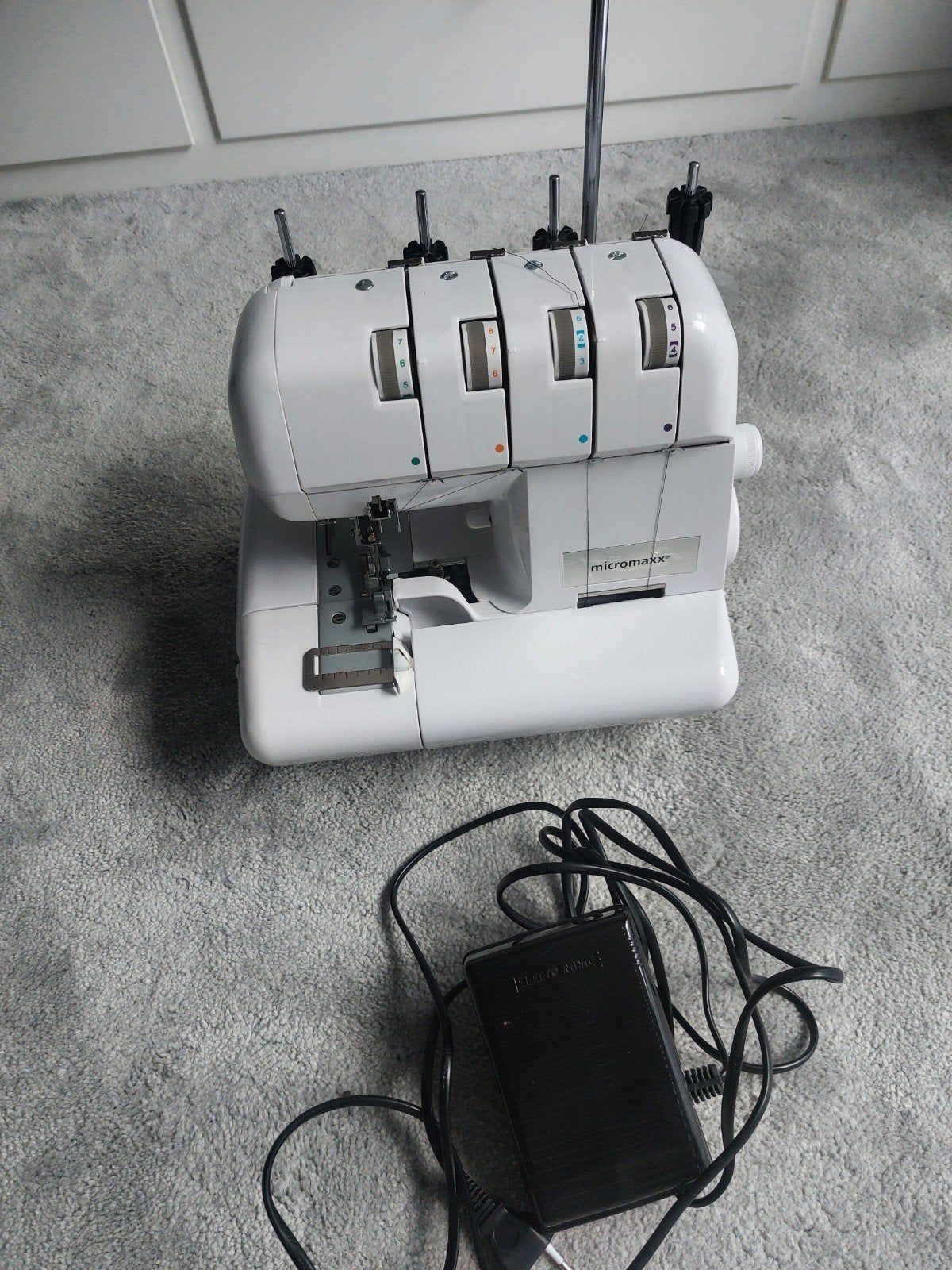 Micromaxx Overlock Naaimachine MD 14302 - Zo goed als nieuw, Ophalen, Zo goed als nieuw, Lockmachine, Overige merken