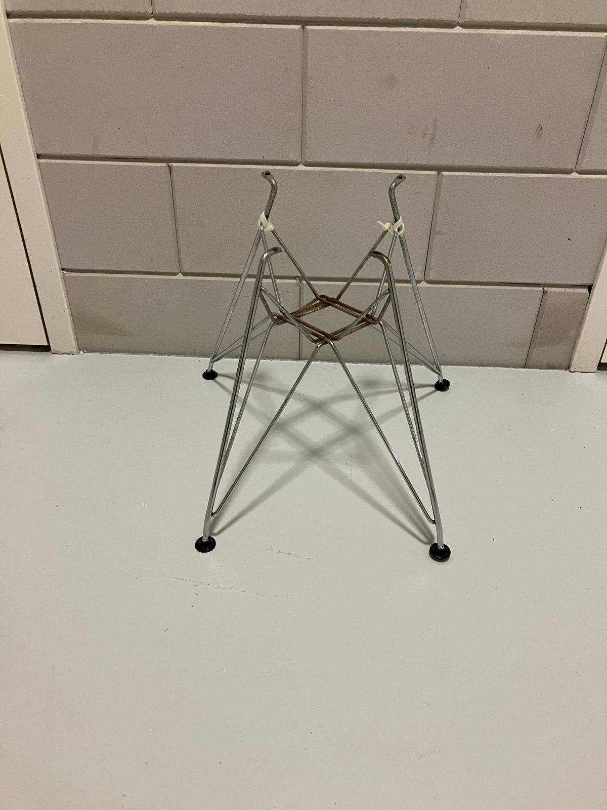 Originele Eames Eiffel Base - moet vastgezet worden, Ophalen