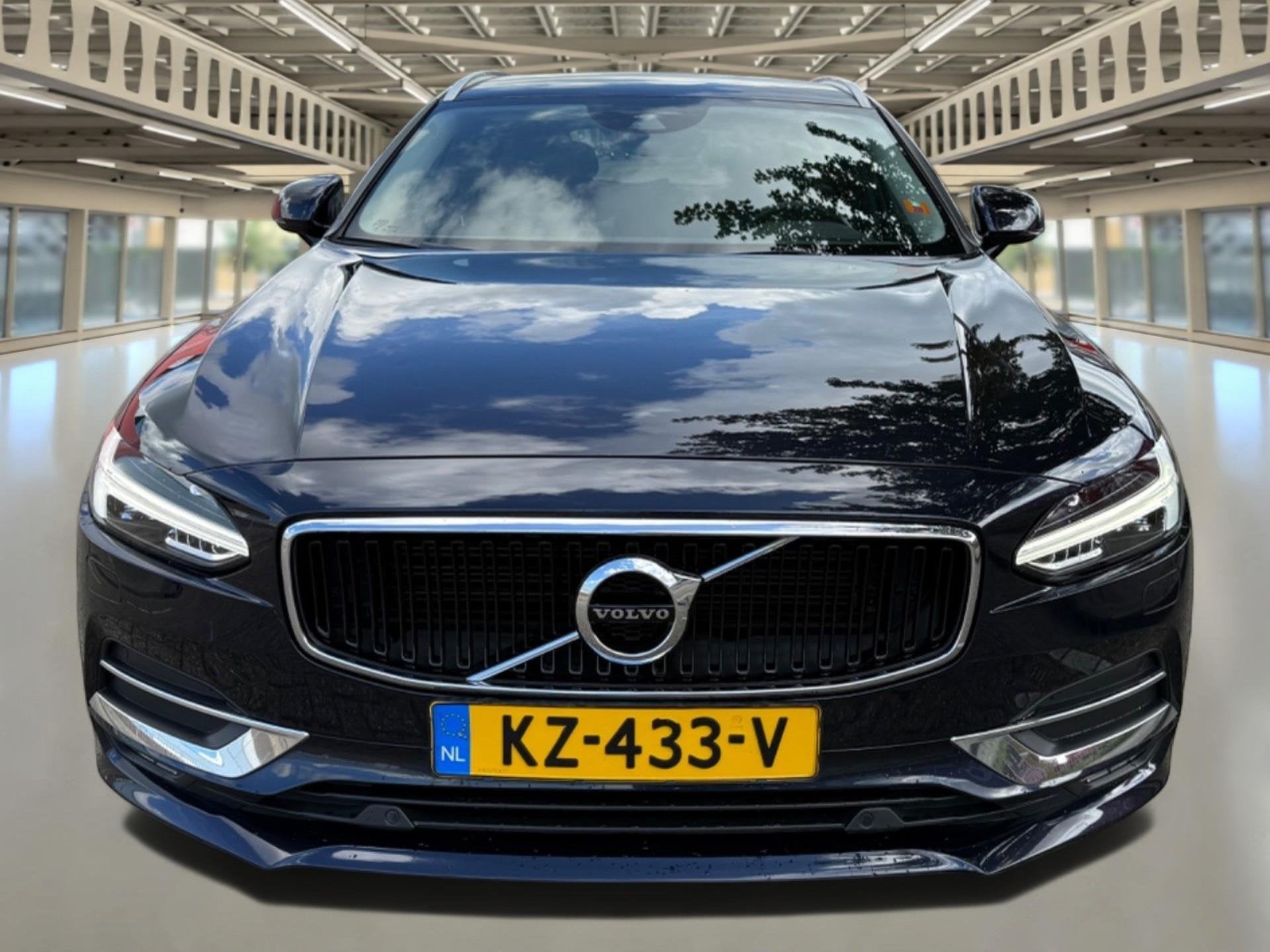 Volvo V90 2.0 T5 Momentum, 15 km/l, Euro 6, 1969 cc, Blauw