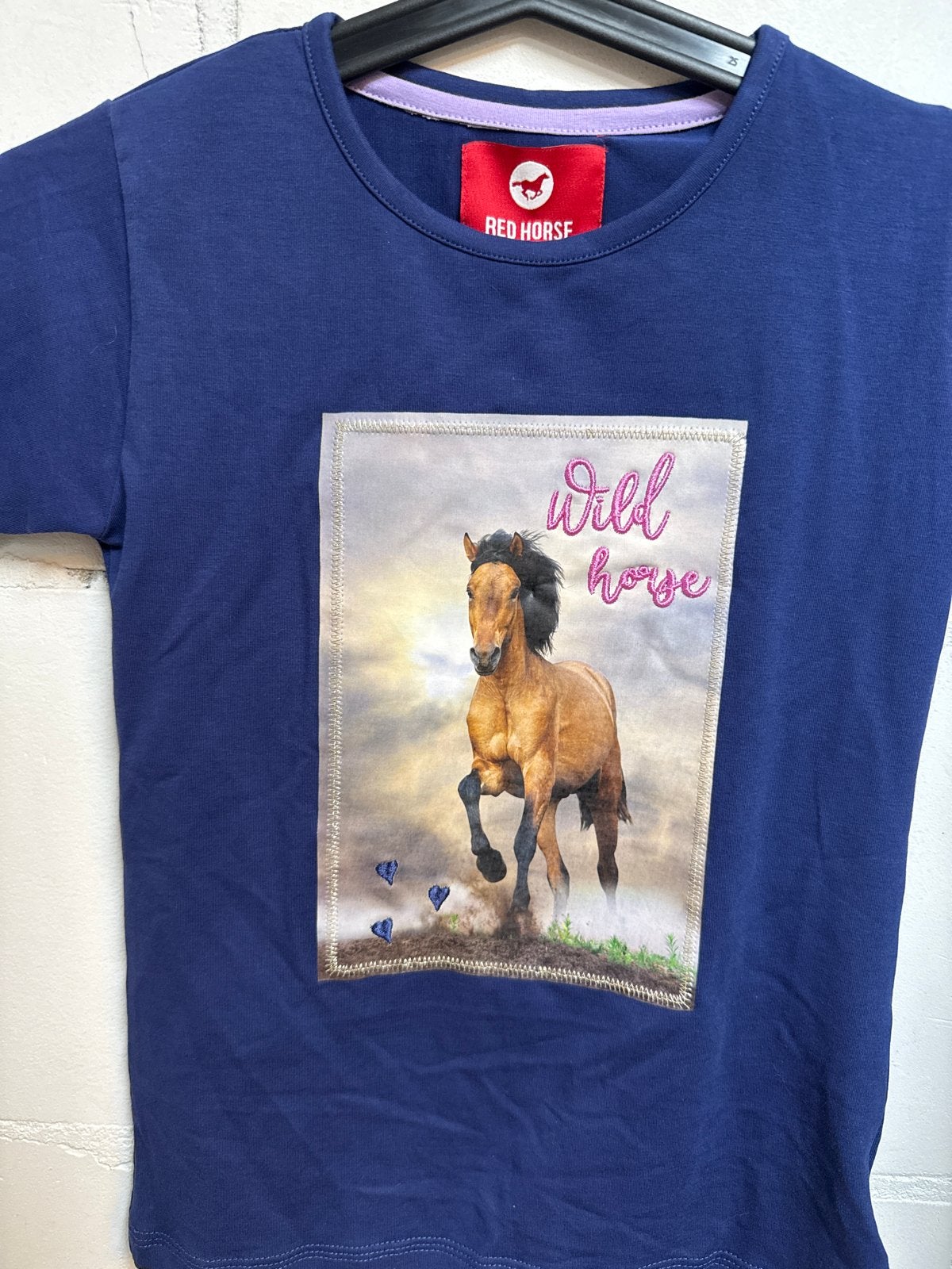 Gloednieuw Red Horse paarden t-shirt maat 140, Kinderen, Nieuw, Ophalen of Verzenden, Recreatie
