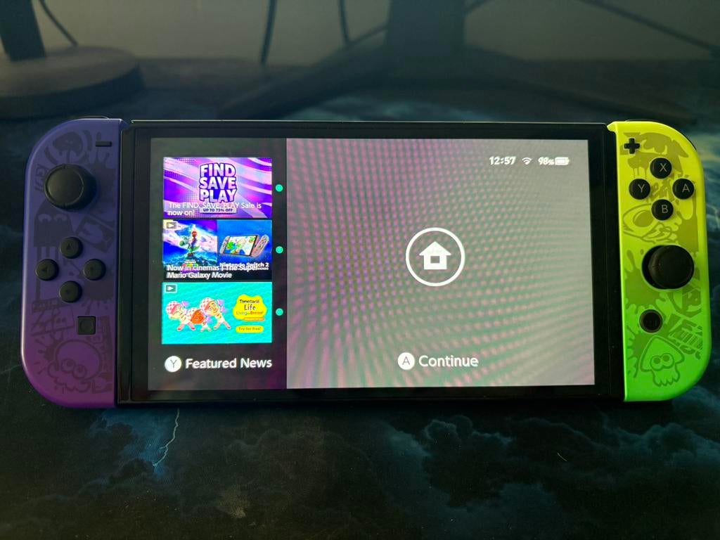 Nintendo Switch Oled - Splatoon 3 Limited Edition, Ophalen, Gebruikt, Met 2 controllers, Switch OLED