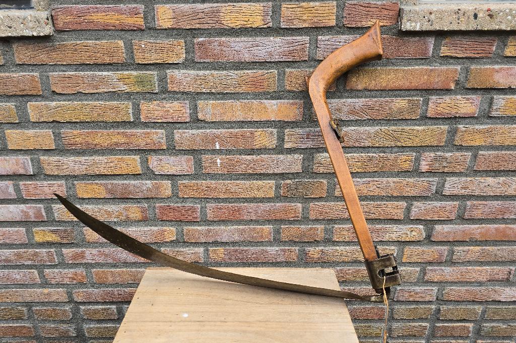 Antieke zicht met een houten handvat., Ophalen