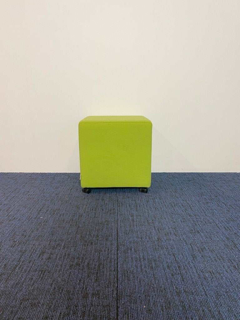 15 x Verrijdbaar ATMR poefje, groene stof, 46 x 46 cm., Ophalen, Minder dan 50 cm, Gebruikt, Vierkant
