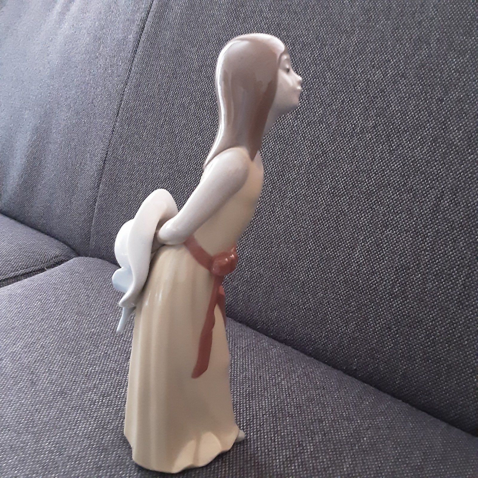 Lladró 5006 "Naughty Girl with Straw Hat" - Lichte schade, Ophalen, Gebruikt, Mens