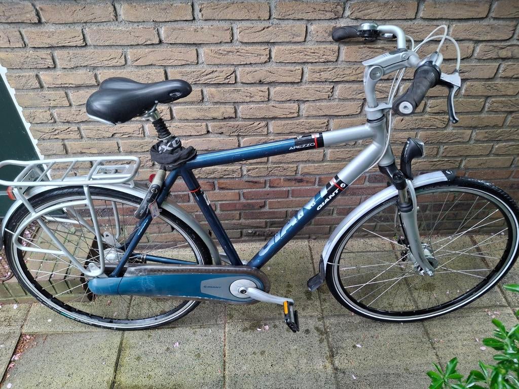 Giant Arezzo herenfiets, 28 inch 7 versnellingen
Axa slot, Gebruikt, Versnellingen, 53 tot 57 cm, Giant