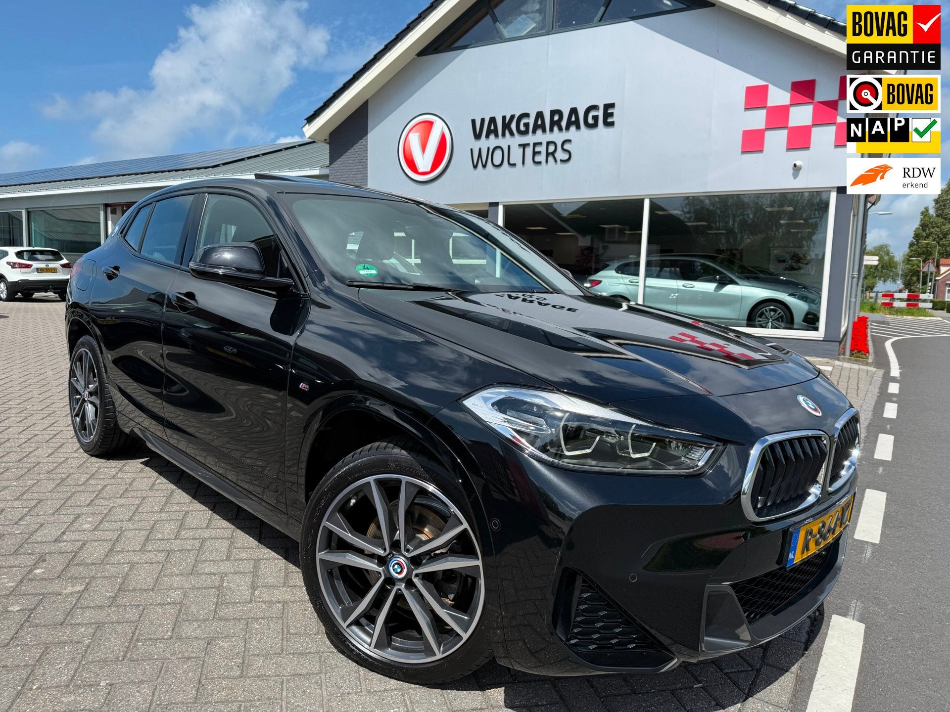 BMW X2 SDrive18i Business Edition Plus/ TREKHAAK/M SPORT/LED, Auto's, Gebruikt, Zwart, 3 cilinders, 1405 kg