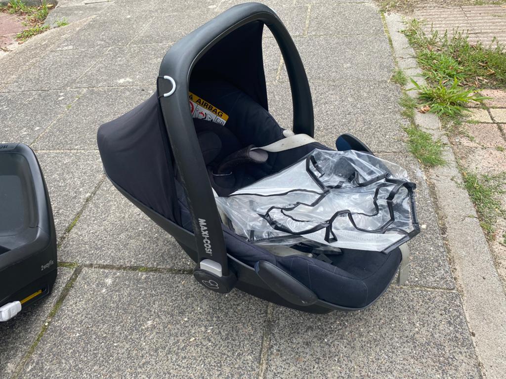 Maxi cose met base  en regenhoes, Ophalen of Verzenden, Zo goed als nieuw, Overige typen