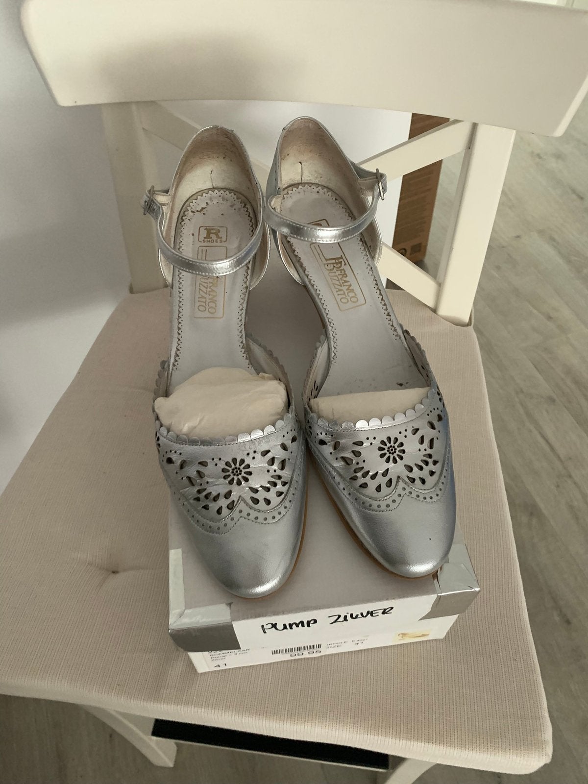 Zilveren pumps met enkelbandje maat 41, Ophalen of Verzenden, Zo goed als nieuw, Overige kleuren