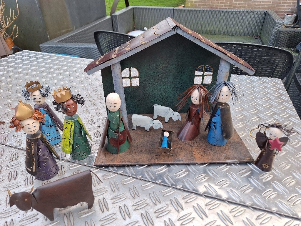 Kerststal met kerstgroep van blik, Ophalen, Zo goed als nieuw