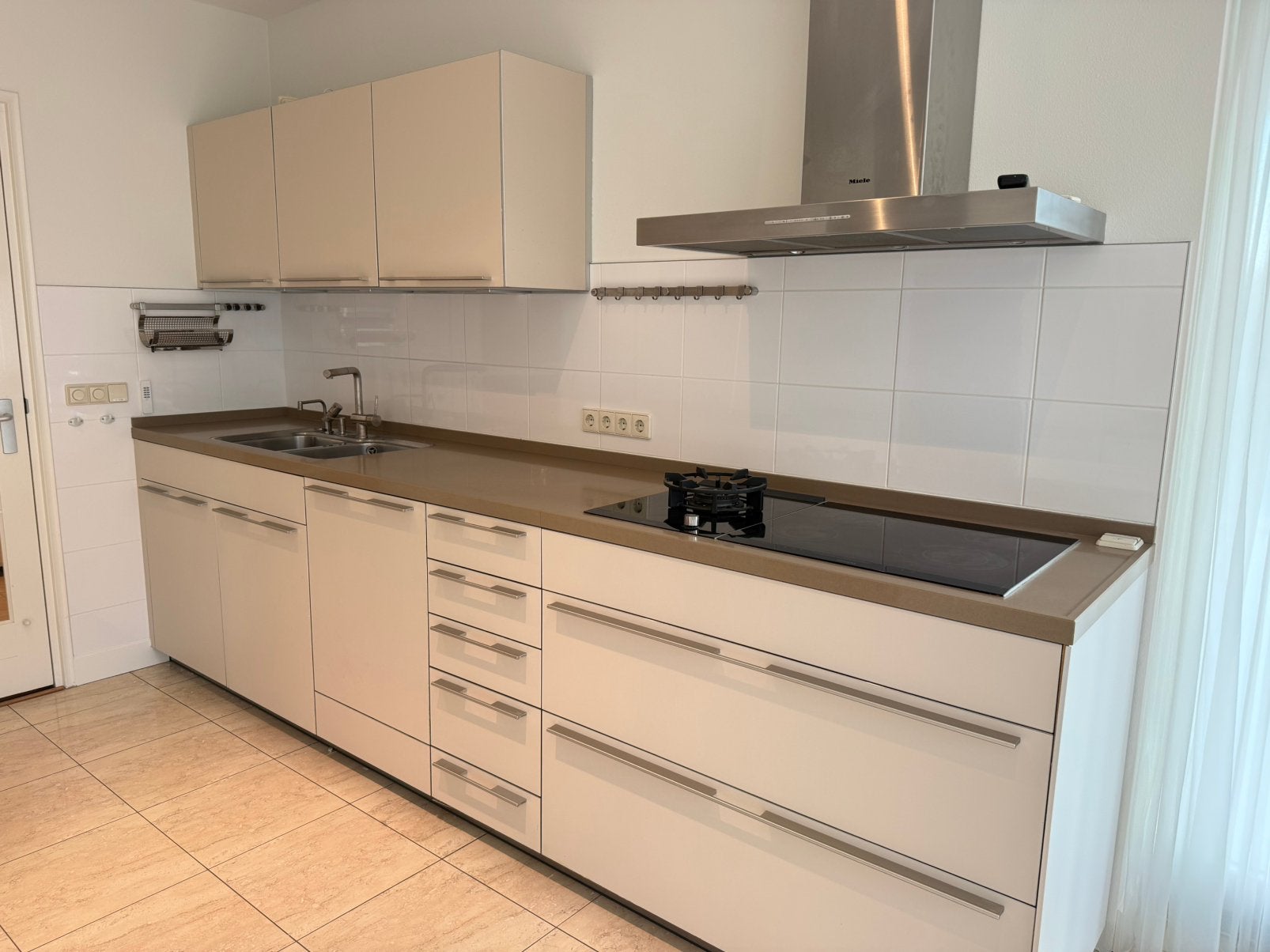 Complete bulthaup keuken met 5 Miele inbouwapparaten, Wit, Dubbelwandige keuken, Ophalen of Verzenden, Zo goed als nieuw